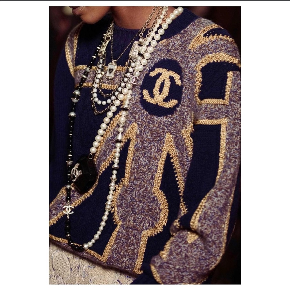 CHANEL 21A Sweater Navy and Gold